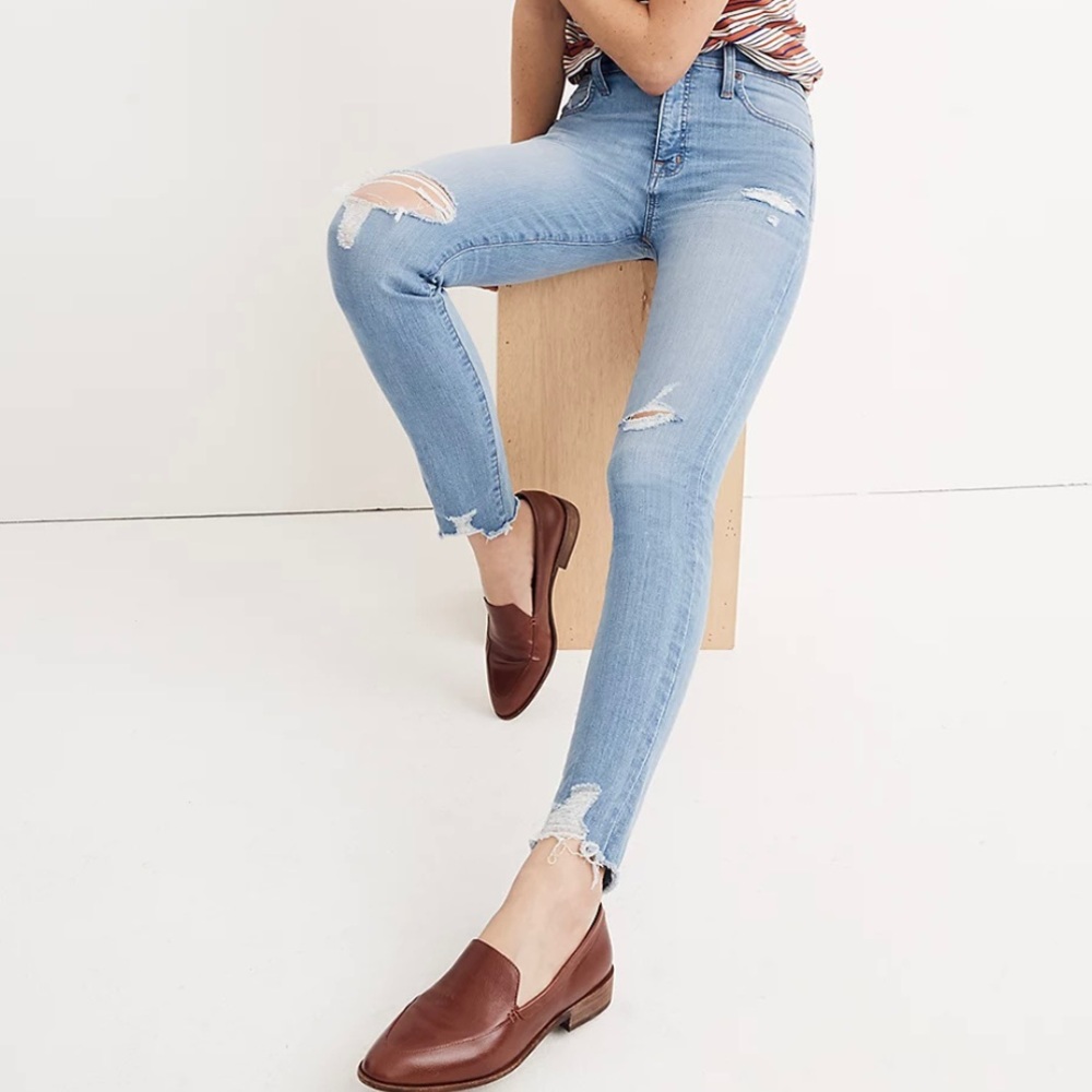 Madewell Petite 9" High-Rise Jeans in Ontario Wash: Distressed Edition Size: 27S